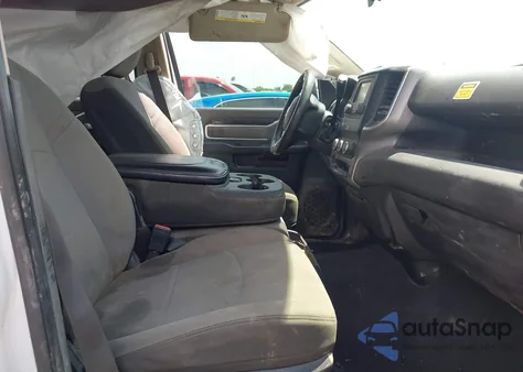 2019 Ram 2500 Big Horn 4X4 6'4 Box from USA, damaged, VIN 3C6UR5DL7KG620942